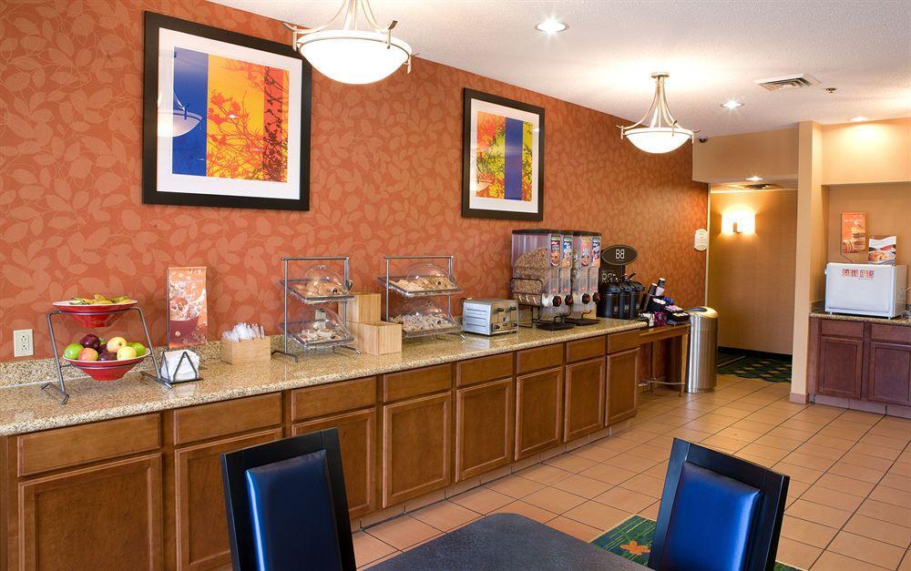 Fairfield Inn By Marriott Richmond New Paris Exterior photo