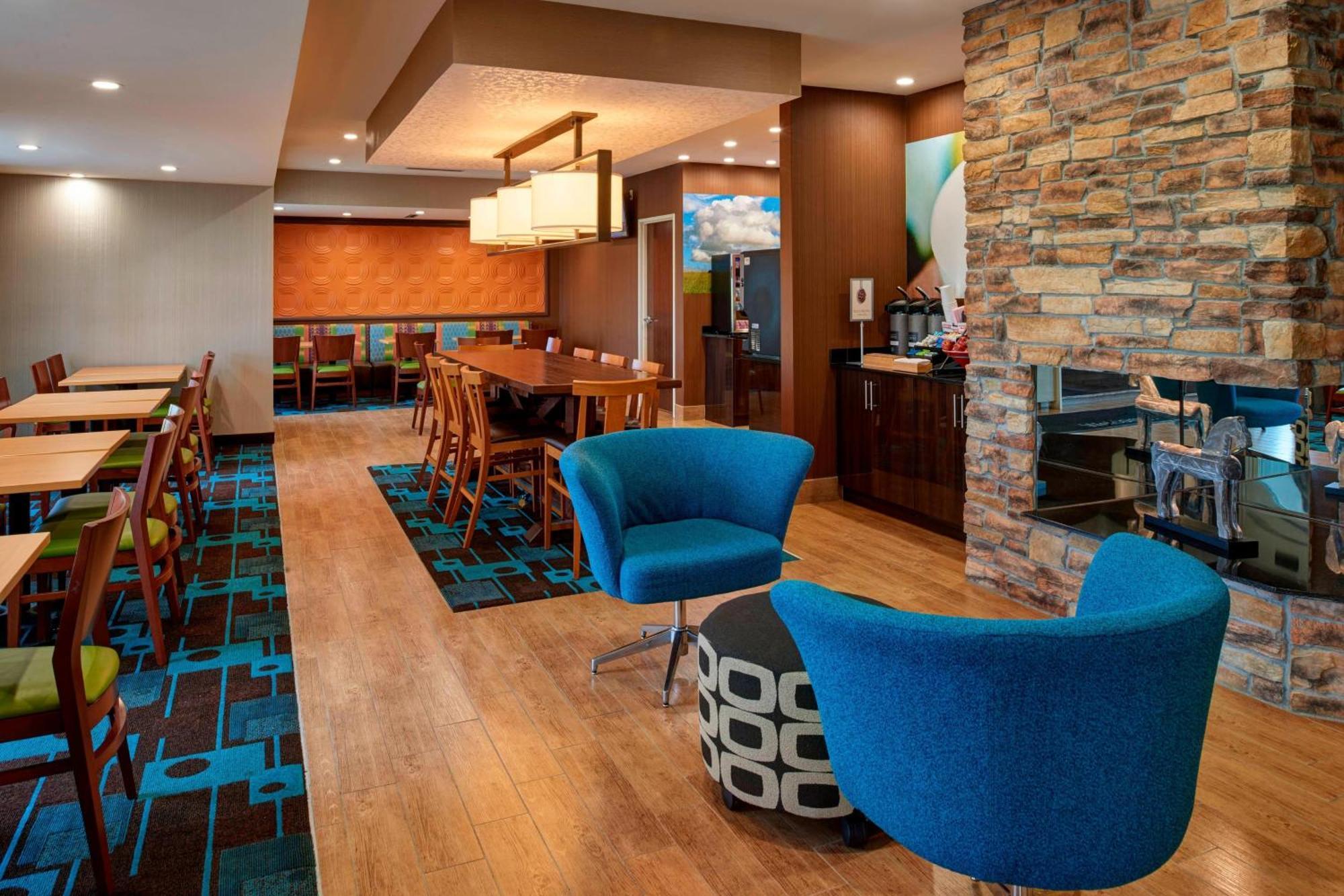 Fairfield Inn By Marriott Richmond New Paris Exterior photo