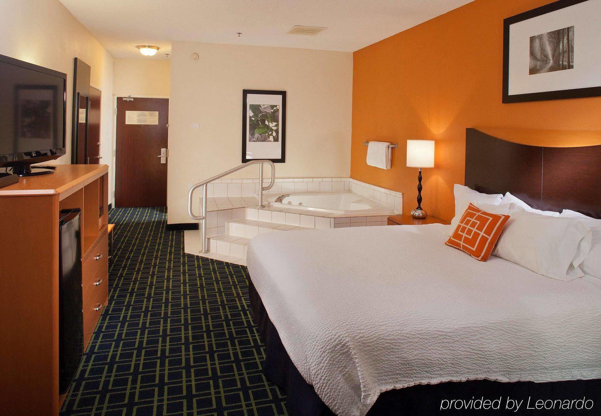 Fairfield Inn By Marriott Richmond New Paris Exterior photo