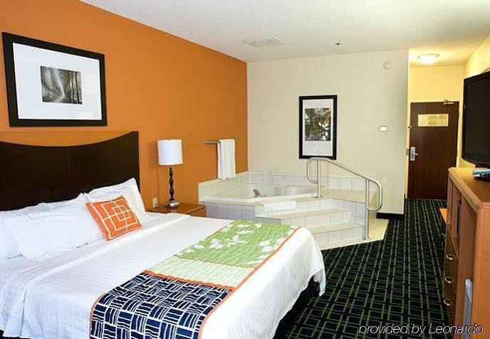 Fairfield Inn By Marriott Richmond New Paris Exterior photo
